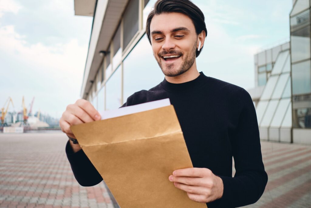 We help workers find their dream job abroad